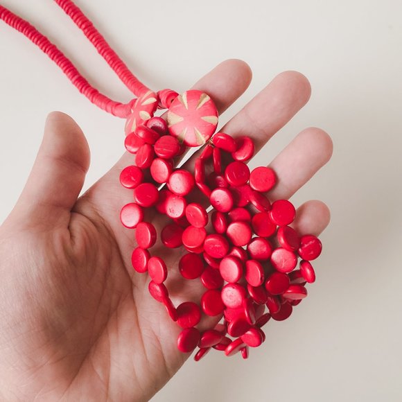 Vintage Wood Bright Red Candy Round Disc Beaded Statement Bold Bib Necklace - Picture 9 of 11